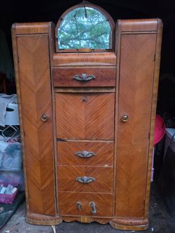 Dresser not perfect but still usable