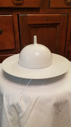 Corby Hall small plate with Dome lid