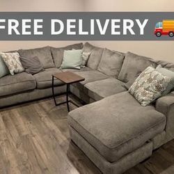Large Stanton Sectional Couch 🛋️- FREE DELIVERY 🚚
