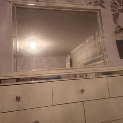 Dresser With Mirror King Size 