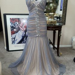 $30. Holiday Gown Opulent Dress In Pale Periwinkle Blue Formal Mermaid Cut Sz 9 Embellished Crystals 