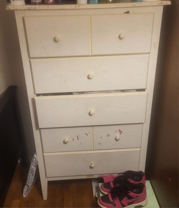 Chest Dresser With Mirror And Night Stand 
