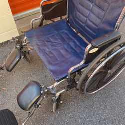 Invacare Bariatric 22” Seat Width Wheelchair With Elevating Footrestz