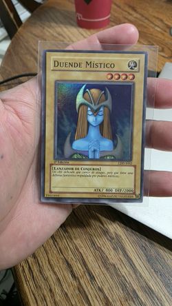 This is a Yu-Gi-Oh! "Duende MÃstico" (Mystical Elf) card, which is the Spanish edition of this monster card