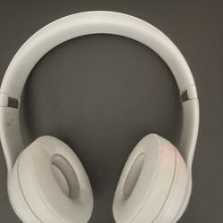 Brand new Beats Solo 4 no box