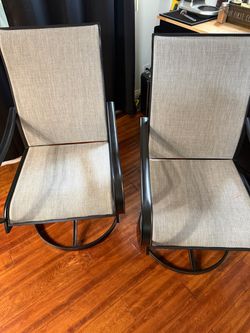 2 Outdoor mesh swivel patio chairs