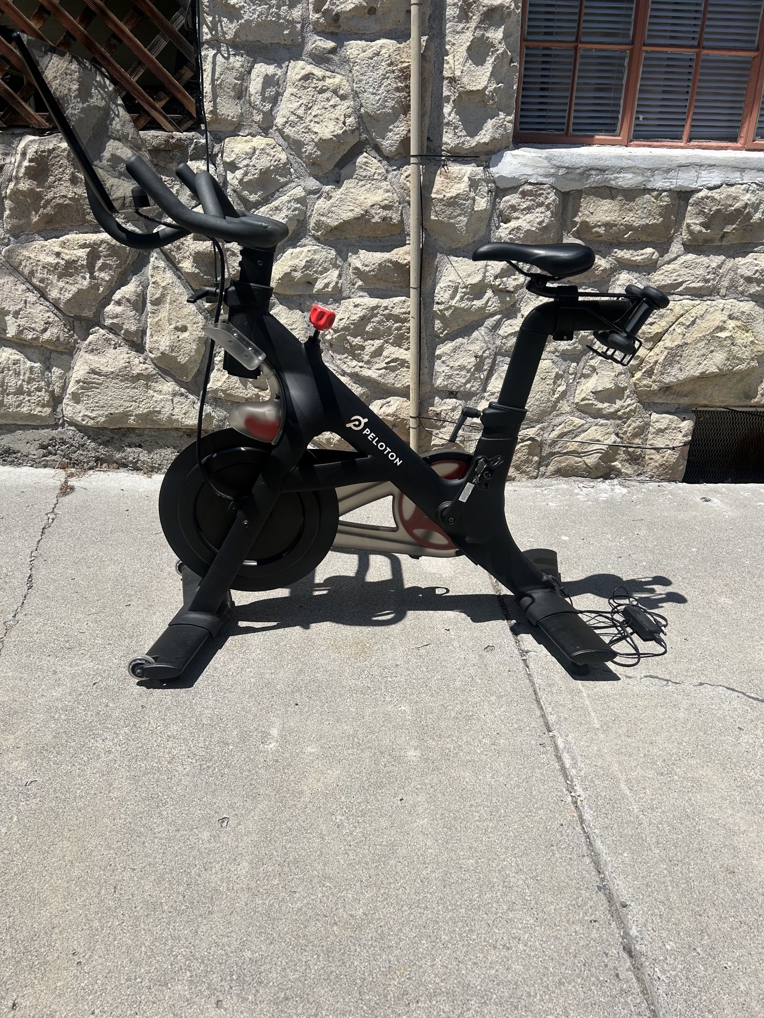 Peloton Bike -2nd Gen, Great Condition
