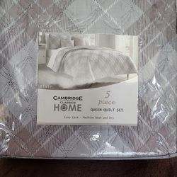 Brand New 5 Piece Queen Quilt Set $50 Pick Up Only In Bakersfield In The 93308 Area No Holds 