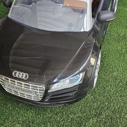 Audi R8 Spyder Electric RC Car for Kids Used Battery Operated Toy Vehicle