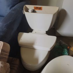 Toilets. $100 Each Pickup In Riverbank 