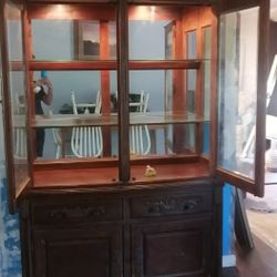 ANTIQUE CHINA CABINET BUILT IN Lights 