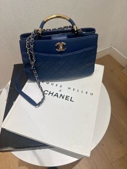 Chanel purse with chain