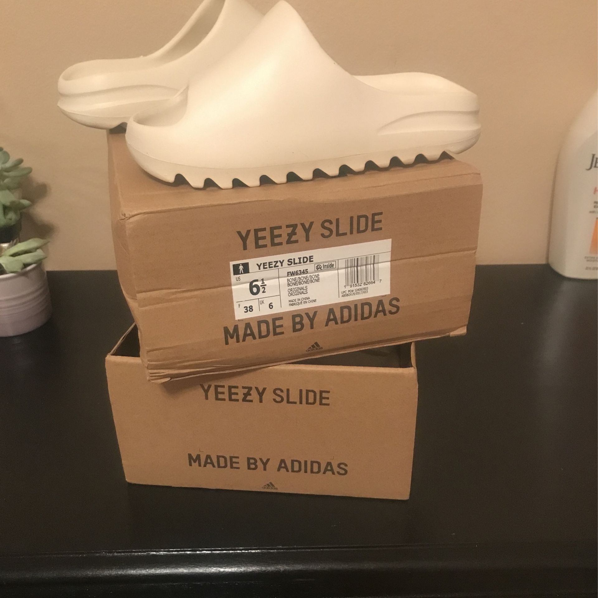 Yeezy Slides 6 - 1/2