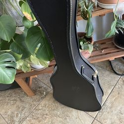 Black Hard shell Guitar Case 16x43in