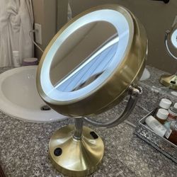 Lighted Makeup Mirror