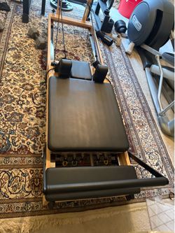 Pilates reformer table
