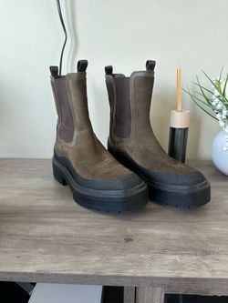Sam Edelman Chelsea Chinky boots 8.5 size