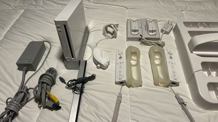 Nintendo Wii Console Bundle with Accessories