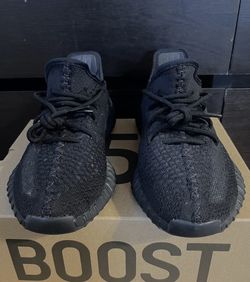 Yeezy 350 Onyx Size 10