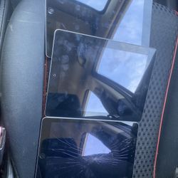 3 iPads 