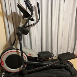 ProForm 520E Elliptical Trainer – Excellent Condition  Front-drive elliptical, gently used and fully