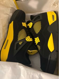 Jordan 4 thunder size 9.5