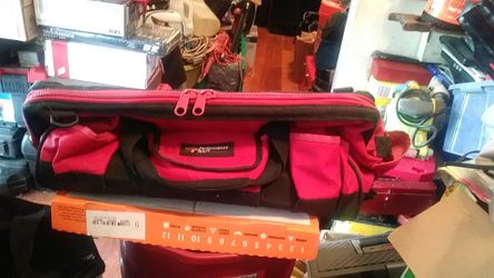 LARGE GYM OR TOOL BAG LOT'S OF POCKETS IN REALLY GOOD CONDITION