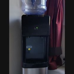 Like New Top Loading Water Dispenser Hot & Cold Used For A Month 😄😄😄