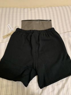 Black essential shorts