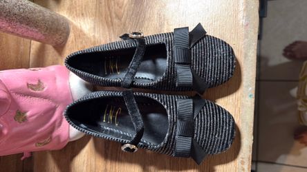 Girl’s glitter black shoes