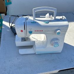 Singer  sewing Machine 