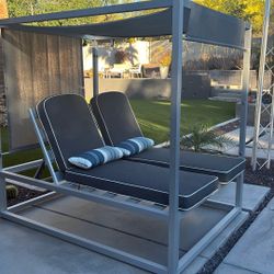Brushed aluminum daybed for patio