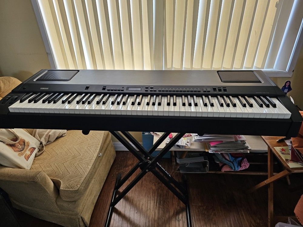 Yamaha Electronic Piano P-200