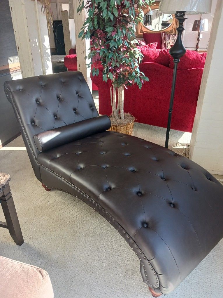 Old Town Furnitures Beautiful Brown Leather-like Chaise