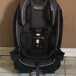 LIKE NEW GRACO SLIM FIT CONVERTIBLE CAR SEAT!!!!