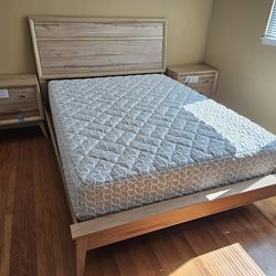 Blonde natural queen bed