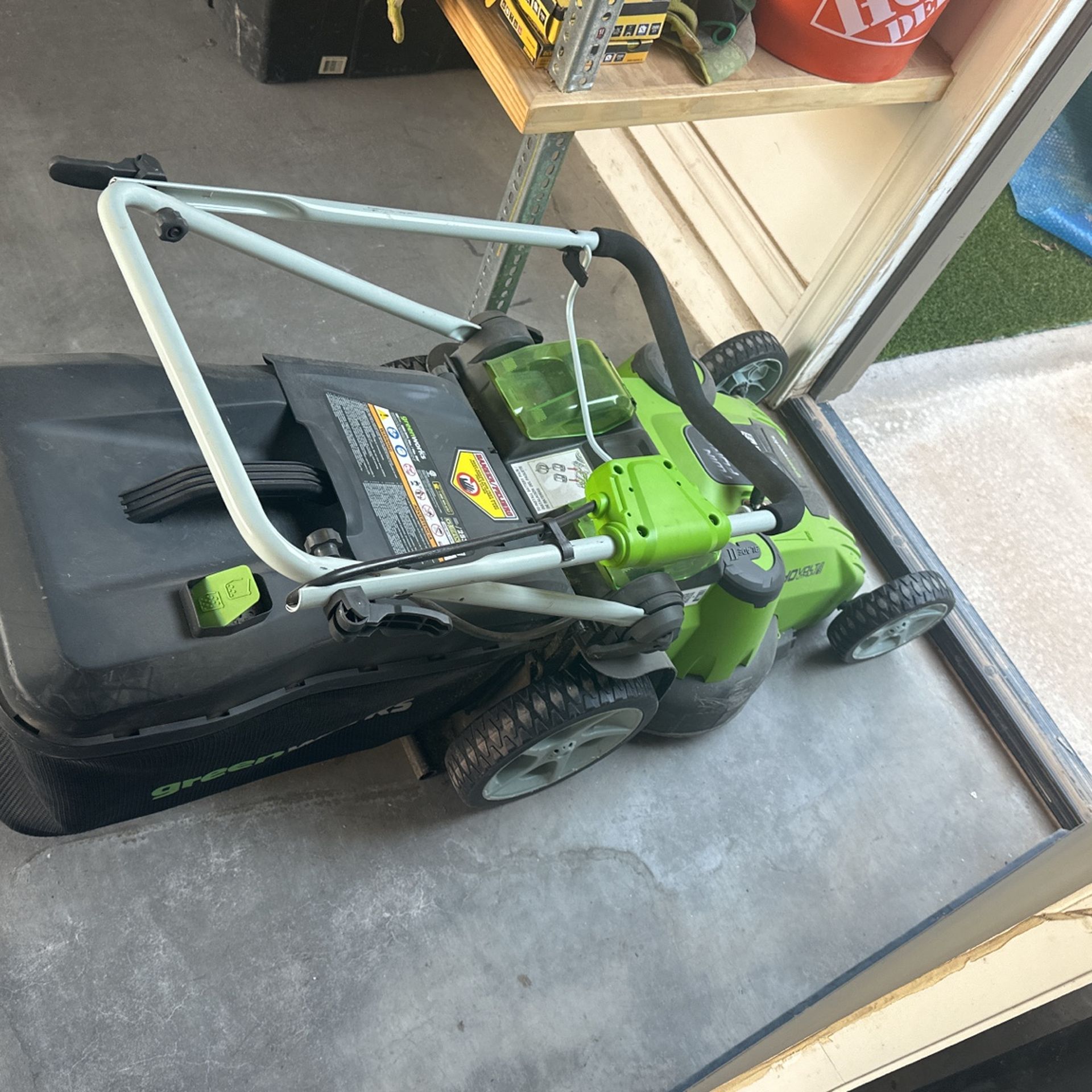 Greenwoorks - Battery Lawn Mower