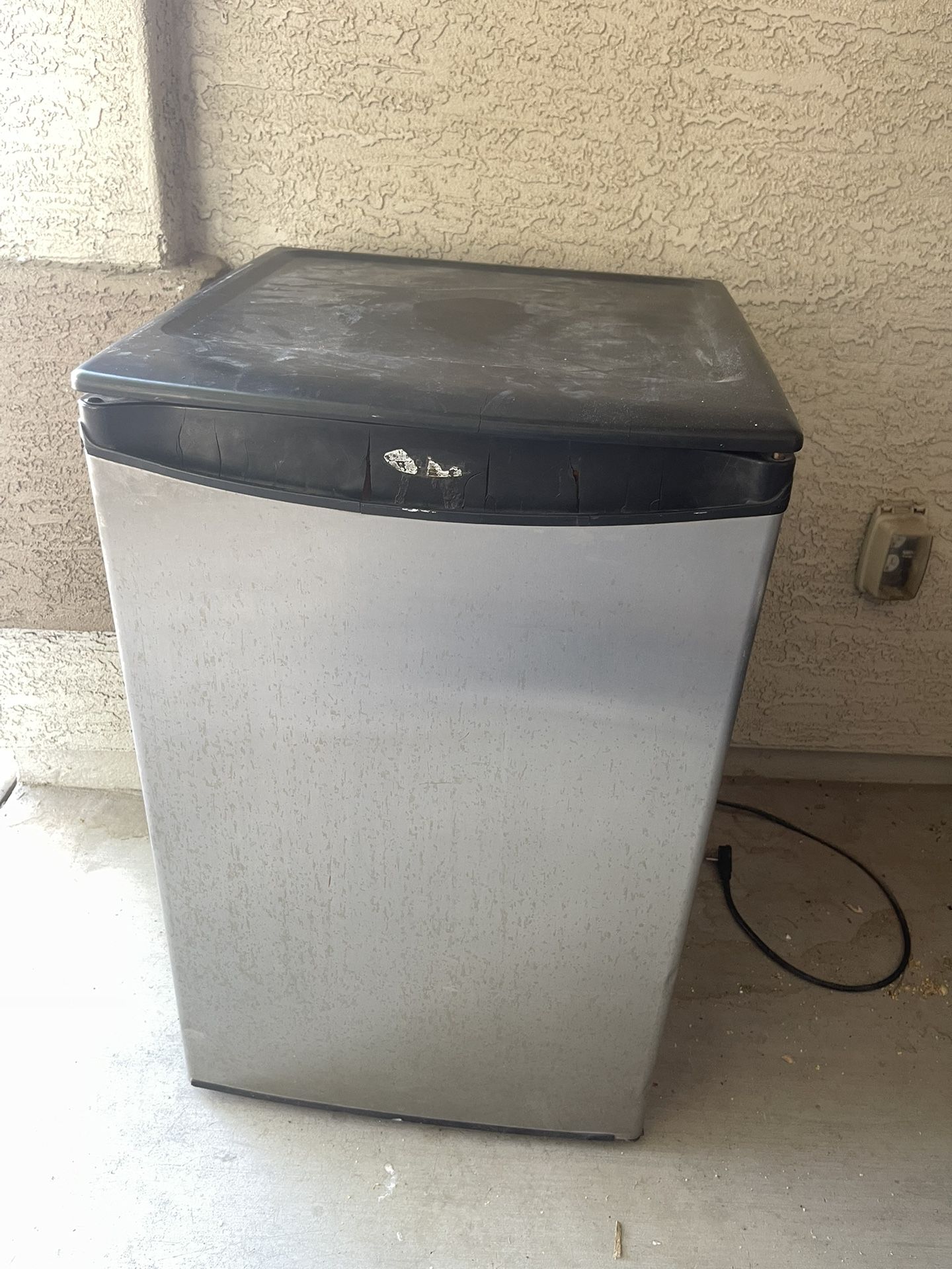 Mini fridge