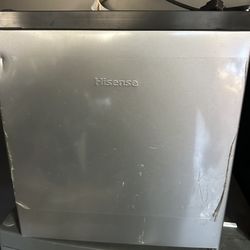 Hisense compact refrigerator