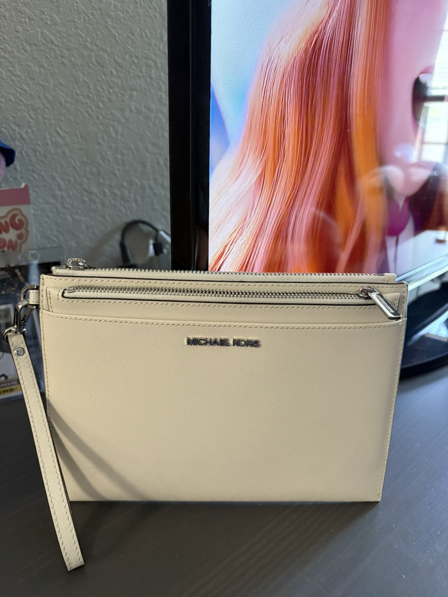 Jet Set Extra-Large Leather Wristlet
