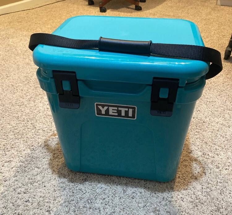 Blue YETI Roadie 24 - Aquifer Blue. 