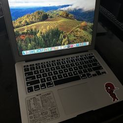 2017 MacBook Air / i5 / 8GB RAM / 128GB SSD