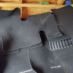 Nissan Pathfinder 2017 Rugs In Good Condition I Don't Have The Truck Anymore