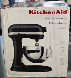 *NEW* KitchenAid 5.5 Quart Bowl-Lift Stand Mixer with Attachments