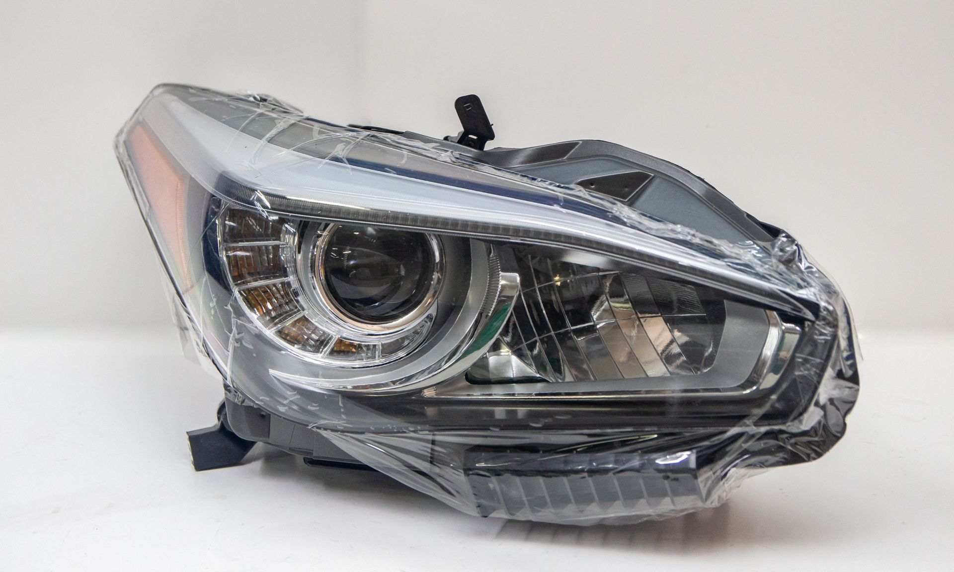 2015-2019 Infiniti Q70 Q70L Right Passenger Headlight Non AFS