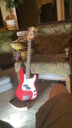 Squire mini bass
