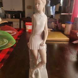 Lladr'o Porcelain Female Tennis Player Sculture Good Condition