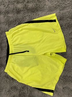 Nike Dri-FIT Running Shorts Men’s Medium – Bright Color for Night Runs – Athletic Fit