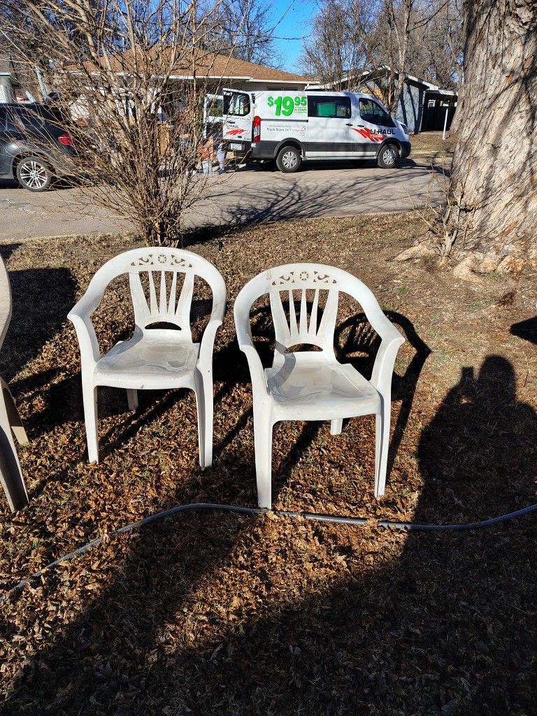 Total Of 5 Lawn Chairs