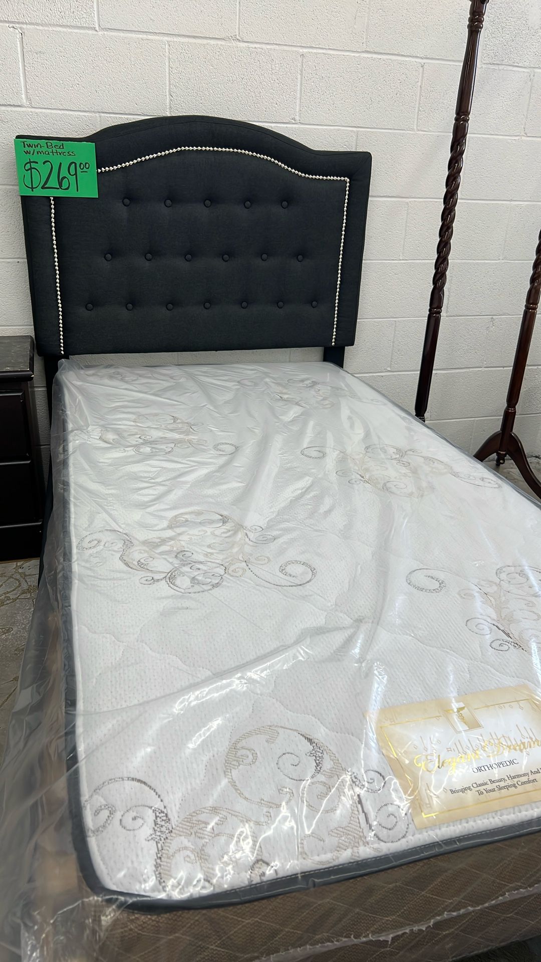 !!!!! Twin Bed With Mattress Included !!!!!!